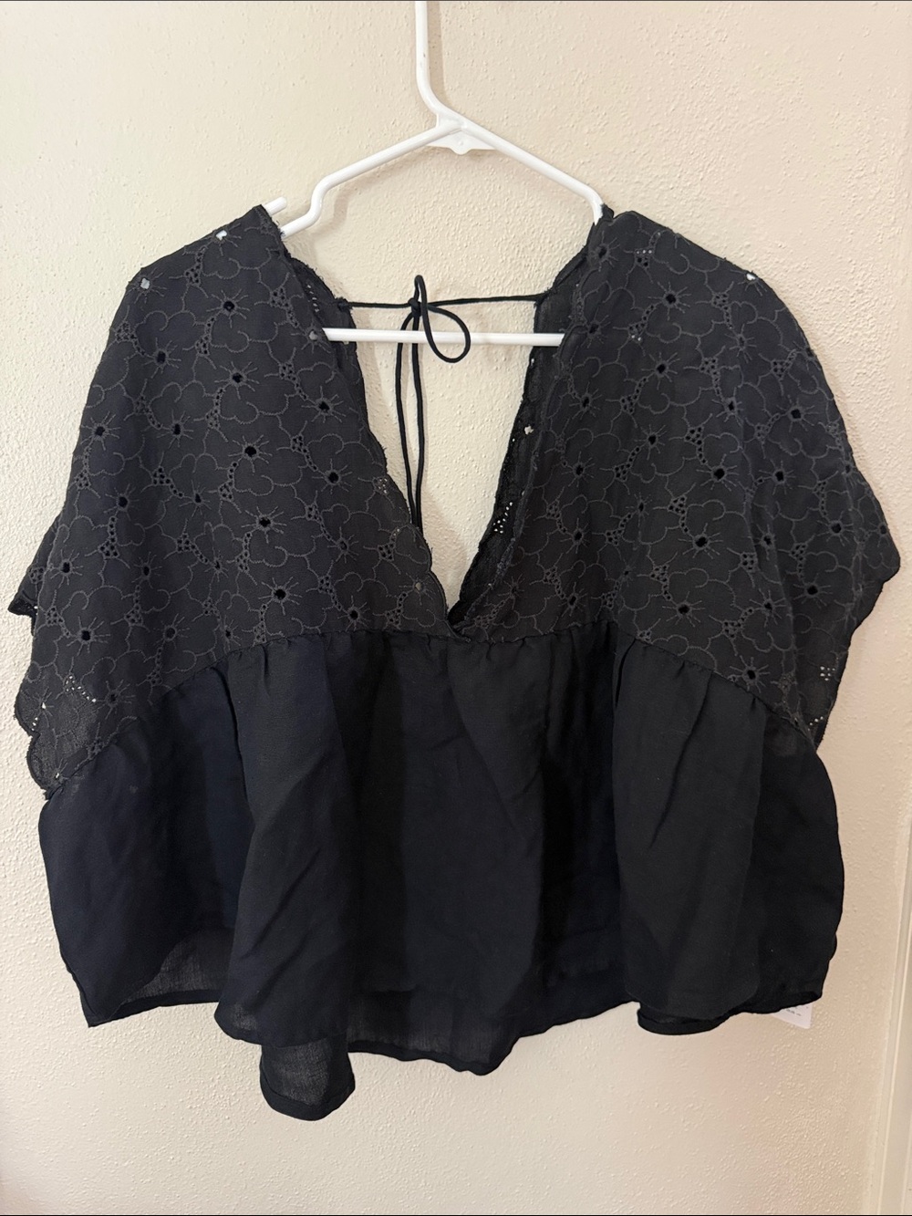 Amuse Society Black Eyelet Tie-Back V-Neck Top MRSP $98